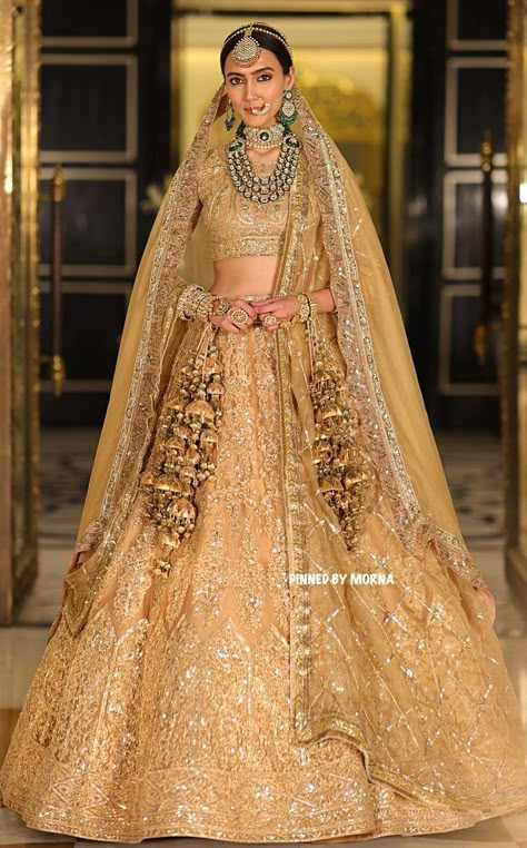 Manish Malhotra - India 🇮🇳 Golden Bridal Lehenga, Latest Traditional Dresses, Gold Color Dresses, Golden Lehenga, Baju Kahwin, Indian Bridesmaid Dresses, Latest Bridal Lehenga, Wedding Lehenga Designs, Celebrity Casual Outfits