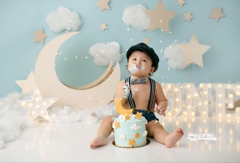 Clouds Cake, Cake Smash Inspiration, Cake Smash Theme, Baby Birthday Photoshoot, Backdrops Kids, Cake Smash Props, Baby Birthday Decorations, Baby Cake Smash, 1st Birthday Photoshoot