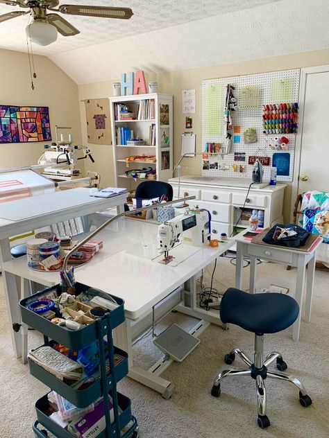 Ruangan Studio, Quilt Room, Sewing Room Inspiration, Sewing Room Storage, Sewing Spaces, Sewing Room Design, Sewing Room Decor, Dream Craft Room, Craft Room Design