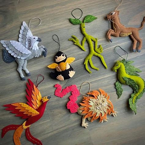 Harry Potter Felt Ornaments Patterns, Felt Christmas Decorations Diy, Harry Potter Felt Ornaments, Harry Potter Gift Ideas Diy, Harry Potter Felt, Harry Potter Diy Decorations, Harry Potter Christmas Ornaments, Harry Potter Christmas Decorations, Harry Potter Ornaments