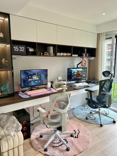 Double Gamer Desk, Cute Couple Gaming Setup, Couples Pc Gaming Setup, Couple Gamer Setup, Couple Gaming Room Ideas, Couples Gaming Desk, Gaming Setup For Couples, Couple Gaming Setups, Gaming Room Setup For Couples