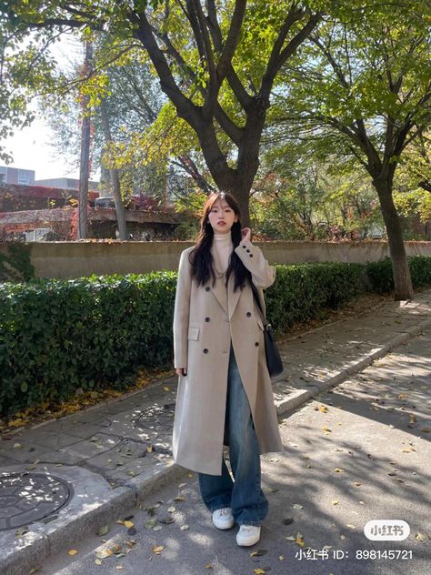 Trench Coat Korean Outfit, Winter Outfits Tokyo, Tokyo December Outfit, Winter Outfits In Japan, Korean Winter Outfits Coats, Ulzzang Winter Outfits, Spring In Korea Outfit, Winter Ootd Korean, Long Coat Outfit Classy