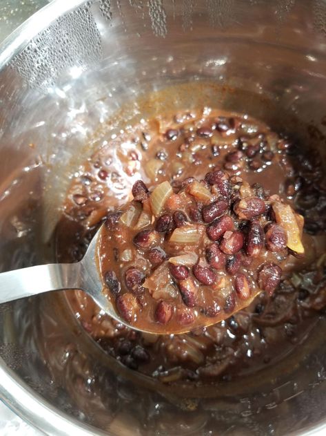 instant pot black beans Black Turtle Beans Recipes, Soak Black Beans, Bone Broth Instant Pot, Instant Pot Black Beans, Easy Bean Recipes, Black Turtle Beans, Beans In Crockpot, Dried Black Beans, Black Bean Recipes