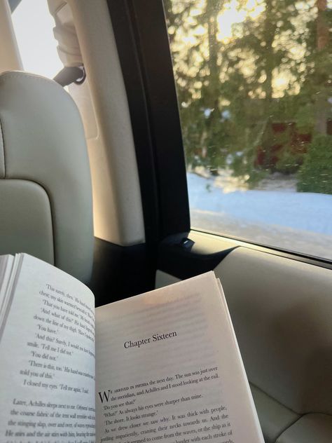 Reading In A Car Aesthetic, Reading Book In Car Aesthetic, Book In Car Aesthetic, Road Trip Pics Ideas, Road Trip Photos In Car, Travel In Car Aesthetic, Road Trip Aesthetic Pictures, Road Trip Selfies, School Road Trip Aesthetic