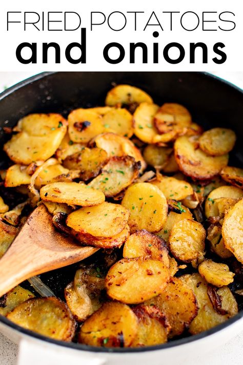 Easy Fried Potatoes, Fried Red Potatoes, Roasted Red Peppers Recipes, Fried Potatoes And Onions, Roasted Potatoes And Onions, Potato Recipes Crockpot, Pan Fried Potatoes, Red Potato Recipes, Perfect Baked Potato