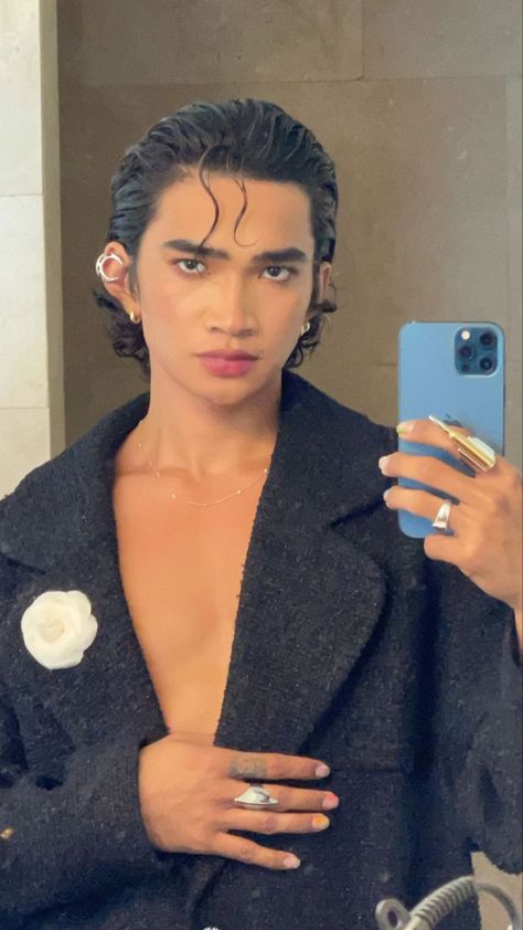 Bretman Rock Hair, Prom Hairstyles Men, Lgbtq Hairstyles, Pink Hair Guy, Pride Photography, Gender Euphoria, Wet Look Hair, Bretman Rock, Rock Hairstyles