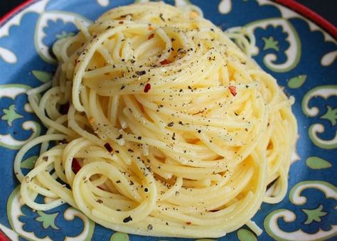 Martha Stewart’s 4-Ingredient “Lazy Girl” Pasta Makes Her More Relatable Than Ever Popular Side Dishes, Zuppa Toscana, Spaghetti Noodles, Spinach Pasta, Fettuccine Alfredo, Winter Dinner, Perfect Pasta, Minestrone, Linguine