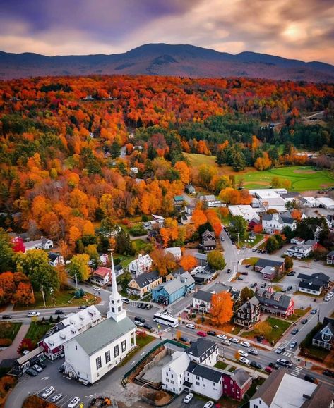 Stowe, Vermont, USA Small Town Life Aesthetic, Vermont Usa, Stowe Vermont, Burlington Vermont, Small Town Life, Foggy Morning, Autumn Cozy, Landscape Wallpaper, Fall Foliage