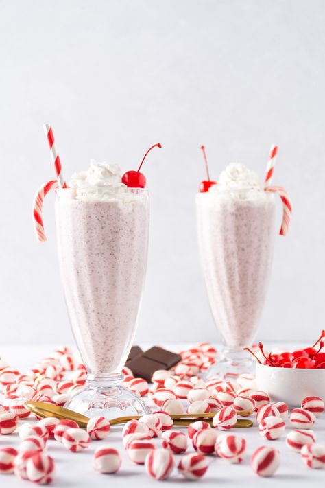 A thick, creamy vegan peppermint milkshake for the holiday season! Vegan vanilla ice cream, non dairy milk, peppermint extract, crushed candy canes and grated chocolate with vegan whipped cream and a cherry on top. Peppermint Milkshake Recipe, Vegan Vanilla Ice Cream, Dairy Free Milkshake, Peppermint Shake, Peppermint Milkshake, Breakfast Dessert Recipes, Peppermint Dessert, Peppermint Ice Cream, Peppermint Extract