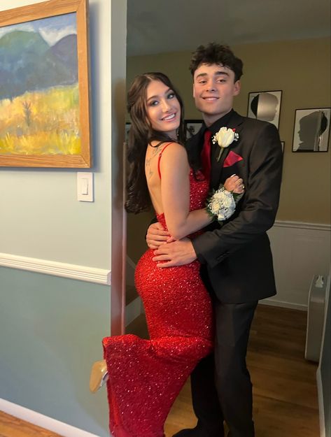 Burgundy Prom Couple Outfit, Red Prom Dress Pictures, Couple Homecoming Outfits, Prom Pairs, Red Prom Dress With Date, Red Prom Outfits For Couples, Black And Red Prom Couple, Burgundy Prom Couple, Prom Relationship