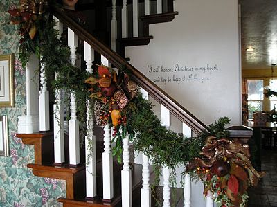 Hello and welcome to Home Sweet Home!   I am winding down the decorating but, I have been a little influenced by the German blogs with their... Decorating Staircase, Christmas Banister, Charles Dickens Christmas, Dickens Christmas, Christmas Horror, Victorian Santa, Plaid Christmas Decor, Traditional Colonial, Colonial Christmas