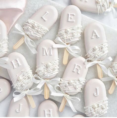 Wedding Cakesicles, Popsicle Cake, Magnum Cake, Eid Moubarak, Popsicles Cake, Wedding Business Ideas, Cake Popsicles, Flower Sugar Cookies, Cake Pop Designs