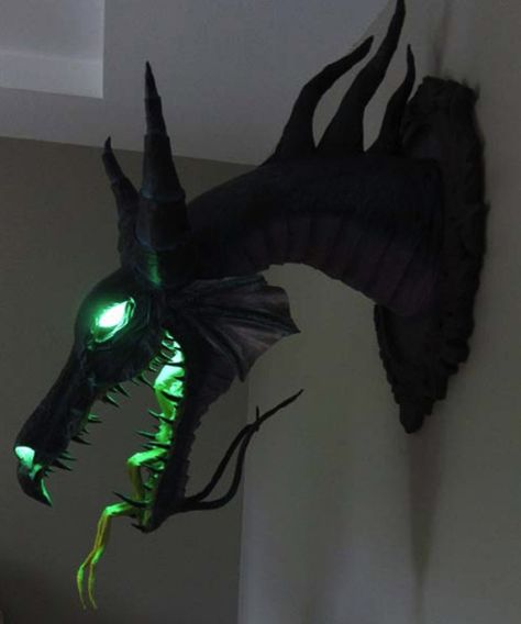 papier mache dragon light by "Dan the Monster Man" Dragon Origami, Maleficent Dragon, Make A Dragon, Paper Mache Projects, Sleeping Beauty Maleficent, Origami Dragon, Paper Mache Art, Paper Mache Sculpture, Paper Mache Crafts