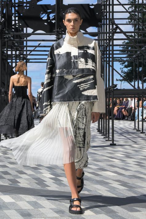 Jason Wu Spring 2025 Ready-to-Wear Runway, Fashion Show & Collection Review [PHOTOS] Show Collection, Outdoor Fashion, Jason Wu, Fashion Show Collection, September 2024, Spring Dress, Spring Collection, New York Fashion Week, Formal Wear