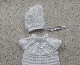 Marianna's Lazy Daisy Days: Elspeth Baby Bonnet All Free Knitting, Onesie Pattern, Baby Hat Knitting Patterns Free, Baby Bonnet Pattern, Baby Cardigan Knitting Pattern Free, Preemie Clothes, Baby Cardigan Pattern, Knitting For Charity, Baby Hat Knitting Pattern