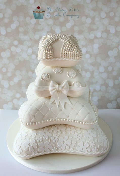 Based on a design by Elizabeth Solaru, this is my take on it.  The bride asked me to recreate it, and with Elizabeth's kind permission, I put my own twist on it. Pillow Wedding Cakes, Cake Pillow, Wedding Cake Base, Pillow Cake, Bolo Grande, Pillow Cakes, Wedding Cake Table, Amazing Wedding Cakes, Gorgeous Wedding Cake