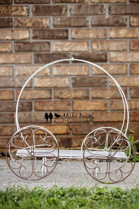 Newborn Princess Carriage Photography Prop DIY Tutorial | Knoxville Newborn Photographer Diy Carriage, Carriage Centerpiece, Diy Photography Props, Photo Props Diy, Princess Carriage, Cinderella Carriage, Picture Props, Diy Props, White Spray Paint