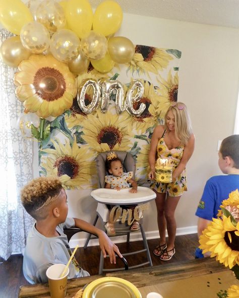 Sunflower First Birthday Party, Sunflower One Year Old Party, 1st Birthday Sunflower Theme, Sunflower 1st Birthday Party Girl, Sunflower First Birthday Girl, Sunflower Themed Birthday Party, Sunflower 1st Birthday, Sunflower First Birthday, Sunflower Birthday Party