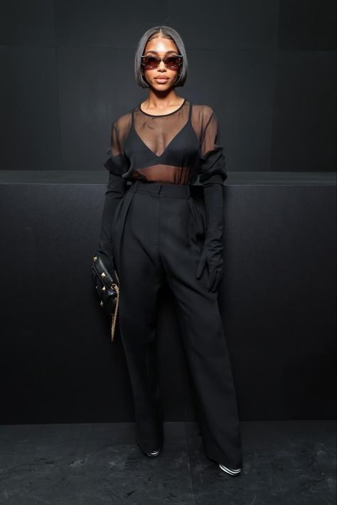 All Black New York Outfit, Black Fashion Week Outfit, What To Wear To A Fashion Show Outfit Ideas, La Fashion Week Outfit Ideas, Black Tie Looks For Women, Front Row Fashion Show Outfit, Fashion Week Outfit Ideas Inspiration, Mesh Turtleneck Outfit, Fashion Show Outfit Ideas