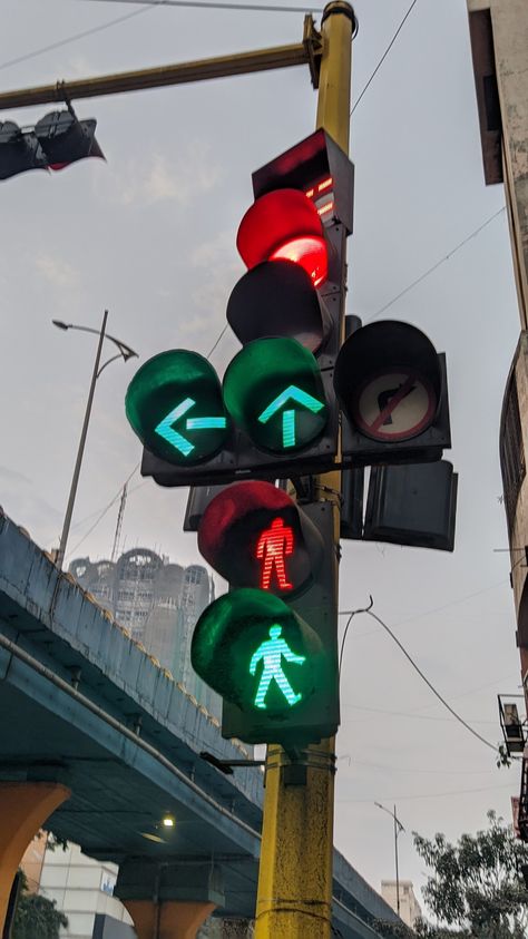 traffic signal, glitch, wtf New York Traffic Light, Traffic Signal Aesthetic, Mali Princ, Road Signal, Driving Test Tips, Traffic Signals, Traffic Camera, Adopt Idea, Road Photography