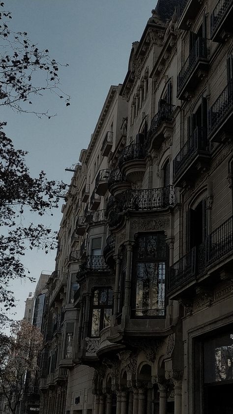 Dark Europe Aesthetic, Europe Dark Aesthetic, Aesthetic Buildings Vintage, Spain Wallpaper Aesthetic, Travel Dark Aesthetic, Old Buildings Aesthetic, Old Building Aesthetic, Austrian Architecture, Aura Dark