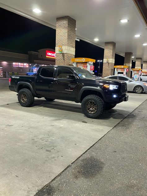 Blacked Out Toyota Tacoma, Tacoma Rims, Black Toyota Tacoma, Black Tacoma, 4x4 Wallpaper, Toyota Company, Highlander Toyota, Toyota Jeep, Toyota Tacoma Trd Sport