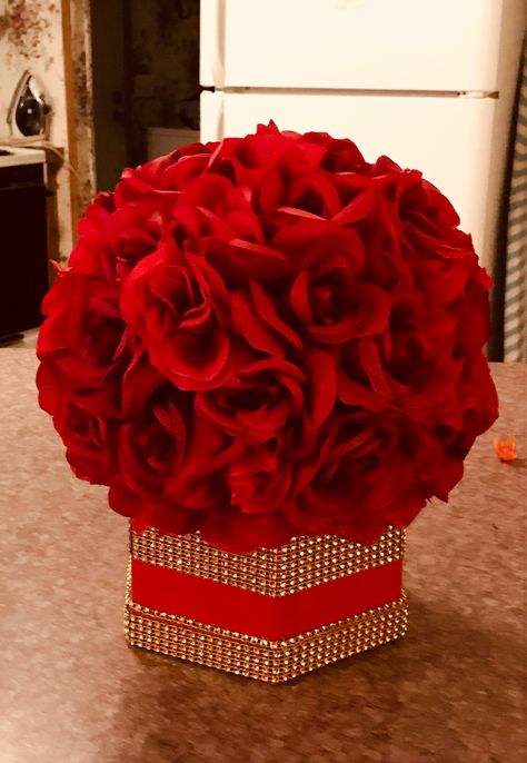 Red White And Gold Party Decorations, Red And Gold Centerpieces, Hollywood Party Centerpieces, Wedding Decorations Diy Centerpiece, Class Reunion Decorations, Quinceanera Centerpieces, 16th Birthday Decorations, Sweet 16 Decorations, Gold Centerpieces