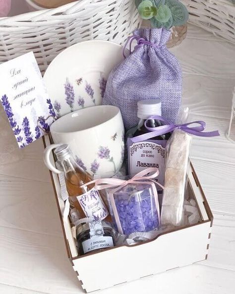 Welcome Home Basket, Practical Housewarming Gifts, Mothers Day Baskets, Housewarming Gift Ideas, New Home Presents, Rosen Box, Best Gift Baskets, Amazing Gift Ideas, Gift Box Design