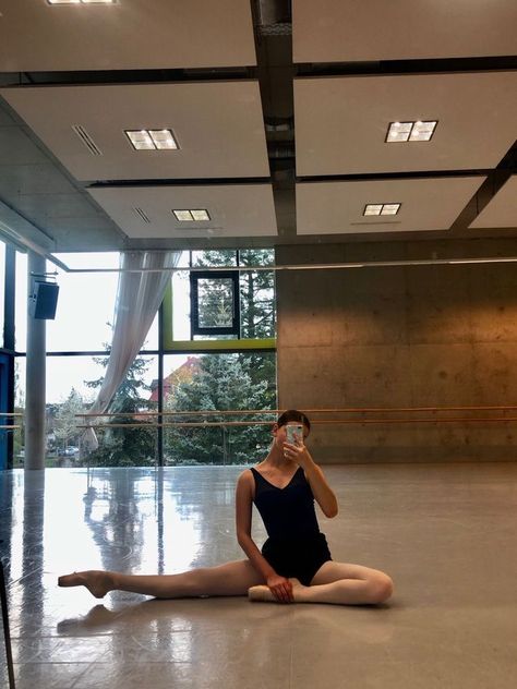 Ballet Class Aesthetic, Ballet Asthetic, Ballerina Core, Ballet Classes, Dance Aesthetic, Ballet Studio, Ballet Pictures, Adult Ballet, Ballet Beauty