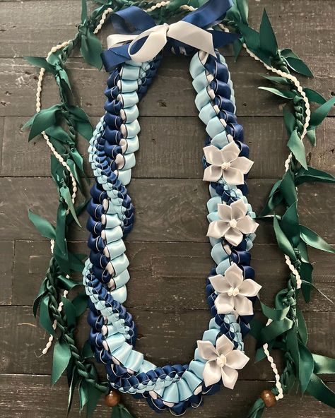 Ribbon Garland Diy Graduation, Grad Leis For Boys, Filipino Graduation Lei, How To Make Graduation Leis, Lei Ideas For Graduation, Grad Leis Diy, Lolly Lei, Senior Leis, Graduation Ribbon Leis