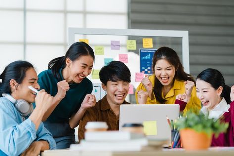 Office Worker Photography, Team Aesthetic Photos, Office Worker Aesthetic, Business Meeting Aesthetic, Team Aesthetic, Woman Celebrating, People Celebrating, Student Photo, People Working Together