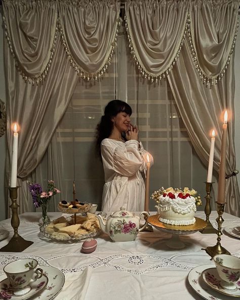 Victorian Birthday Party Aesthetic, Birthday Room Aesthetic, Victorian Party Aesthetic, Vintage Themed Birthday Party, Vintage Tea Party Aesthetic, Victorian Party Decorations, Regency Birthday Party, Vintage Bday Party Ideas, December Birthday Aesthetic