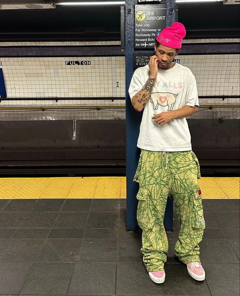 Pink Outfits Men, Designer Outfit Ideas, 2000s Outfits Aesthetic, Black Beanie Outfit, Ribbon Tights, Streetwear Outfit Men, Baddie Glam, Pink Streetwear, 2000s Party