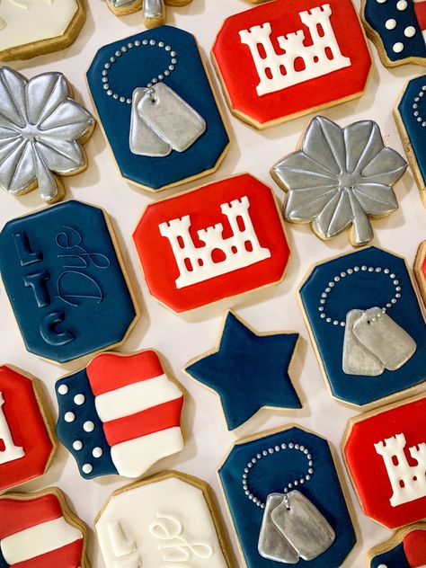 US Army 05 Promotion Cookies US ENGINEER IG: Bubbles.and.Crumbs Army Promotion Cookies, Promotion Cake, Promotion Ceremony, Thank You Cookies, Royal Icing Sugar, Graduation Cookies, Star Cookies, Icing Sugar, Cookie Ideas