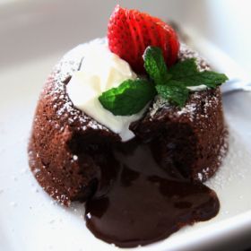 Chocolate Lava Cake Cake For One Recipe, Choco Lava Cake Recipe, Molten Lava Cakes Recipe, Tastee Recipe, Molten Lava Cake, Chocolate Lava Cake Recipe, Mini Cake Recipe, Molten Cake, Molten Chocolate Lava Cake