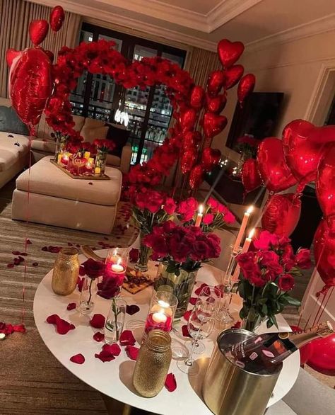 Hotel Room Romantic For Him, Rose Room Decor, Romantic Room Surprise For Him, Room Full Of Roses, Valentine Room, Wallpapers Food, Spoiled Princess, Romantic Room Surprise, Romantic Room Decoration