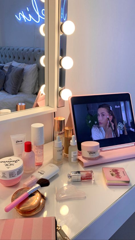 Hailey Bieber Gisou Sol Janeiro Charlotte Tilbury GRWM Charlotte Tilbury Aesthetic, Hailey Bieber Aesthetic, Grwm Aesthetic, Aesthetic Skin Care, Girls Vanity, Girl Therapy, Skin Care Aesthetic, Charlotte Tilbury Makeup, Care Aesthetic