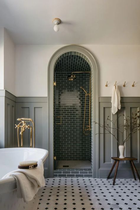 17 Gorgeous Board and Batten Wall Ideas I Love - Kaitlin Madden Home Blogger Catchpole And Rye, Modern Victorian Bathroom Tiles, Colonial House Bathroom, Colonial Bathroom Design, Victorian Modern Bathroom, Modern Victorian Bathroom Ideas, Colonial Style Bathroom, Master Bath Design Ideas, Large Bathroom Ideas