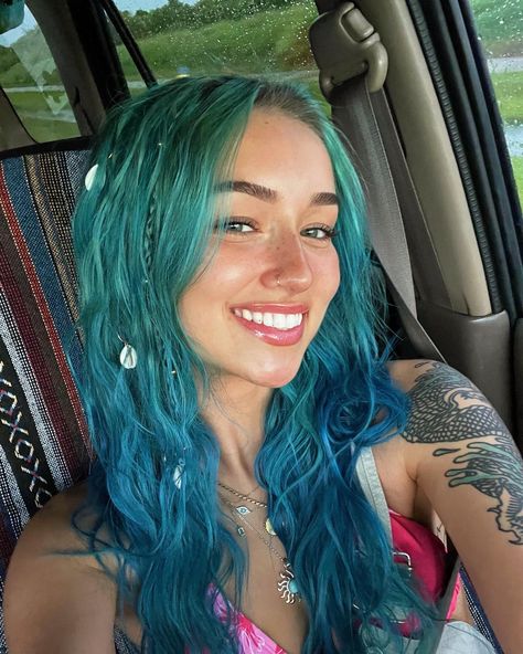 blue hair beachy Teal Hair, Turquoise Hair, Dyed Hair Inspiration, Beautiful Hair Color, Pretty Hair Color, Peinados Fáciles Para Cabello Corto, Hair Stylies, Hair Dye Colors, Dye My Hair