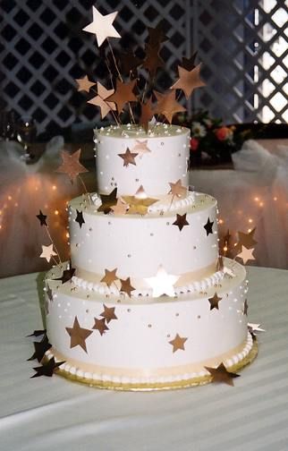 Gold star cakes Star Themed Birthday Cake, Star Theme Cake, Cake With Stars, Gold Cakes, Star Theme, Sweet 16 Birthday Cake, 16 Cake, Sweet 16 Cakes, 16 Birthday Cake