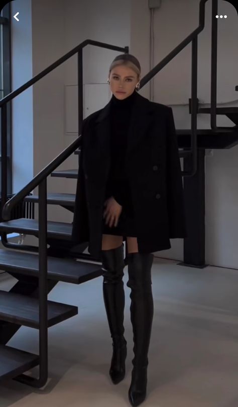 Long High Heel Boots Outfit, Over The Knee Boot Winter Outfit, Black Long Shoes Outfit, Long Heels Outfit, Black Boots High Knee, Black Leather High Heel Boots Outfit, Outfit Ideas With High Boots, High Knee Heels Outfit, Over The Knee Heels Outfit