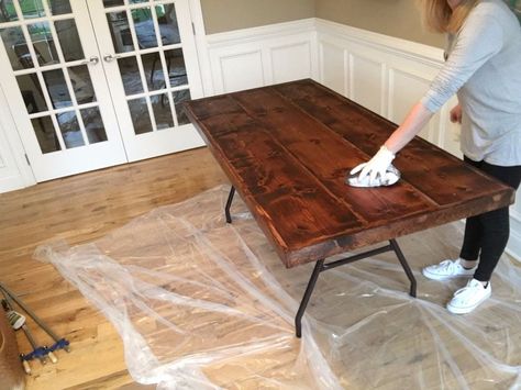 Thinking about doing this with cedar and creating an outdoor craft table/picnic table. Pressed Wood Table Makeover, Folding Table Makeover, Diy Esstisch, Red Oak Stain, End Table Makeover, Dining Table Makeover, Diy Muebles Ideas, Farmhouse Style Table, Diy Dining Table