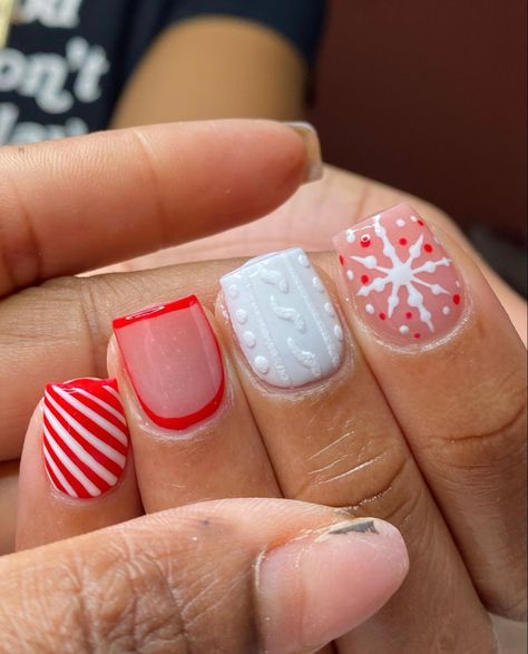 Short Christmas Freestyle Nails, Christmas Nails Overlay, Shorties Christmas Nails, Christmas Overlay Nails, Overlay Christmas Nails, Kids Christmas Nails Designs, Cute Christmas Short Nails, Christmas Nail Red And Green, Simple Nails For Christmas