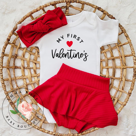 baby girl first valentine's day outfit Baby Girl Valentines Day, Baby Skirts, Baby Headband Bow, Girls Valentines Outfit, Cute Valentines Day Outfits, Girl Valentines, Headband Bows, Valentines Outfit, Toddler Skirt