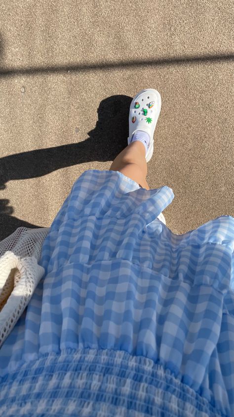 Crocs Fashion Outfit, Crocs Ootd, Croc Outfits Women, Crocs Aesthetic Outfit, Aesthetic Crocs, How To Style Crocs, Croc Outfits, White Tennis Shoes Outfit, Crocs For Women