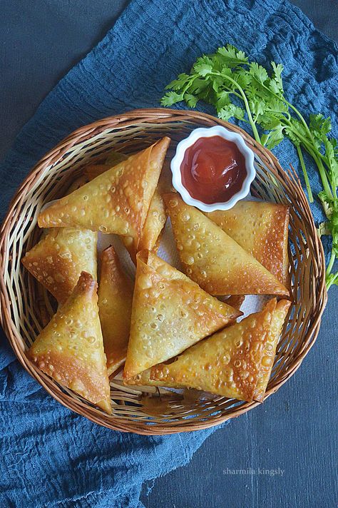 Chicken Keema Samosa ( Air Fryer & Stovetop ) - Cook with Sharmila Air Fryer Samosas, Samosa Air Fryer, Box Patties, Keema Samosa, Iftar Table, Chicken Samosa, Veggies And Chicken, Crispy Snacks, Chicken Keema