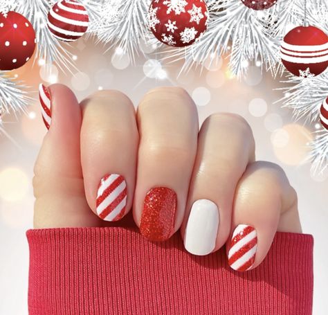 Christmas Nail Polish Designs, Short Xmas Nails Snowman, Christmas Nail Manicure, Easy Cute Christmas Nails, Christmas Gel Nails Short Square, Christmas Nails For Kids Easy, Christmas Kids Nails, Christmas Easy Nails, Kids Christmas Nails Easy