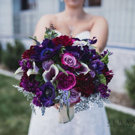 Petal To The Metal Reno on Instagram: “Woke up to find this! @jeramielu Thank you for sharing! #purplewedding #bride #bouquet #weddingseason2018 #flowerporn” Purple Flower Arrangements, Red Bridal Bouquet, Purple Bouquets, Purple Wedding Bouquets, Red Bouquet Wedding, Wedding Bouquets Bride, Purple Bouquet, Wedding Help, Bride Bouquet