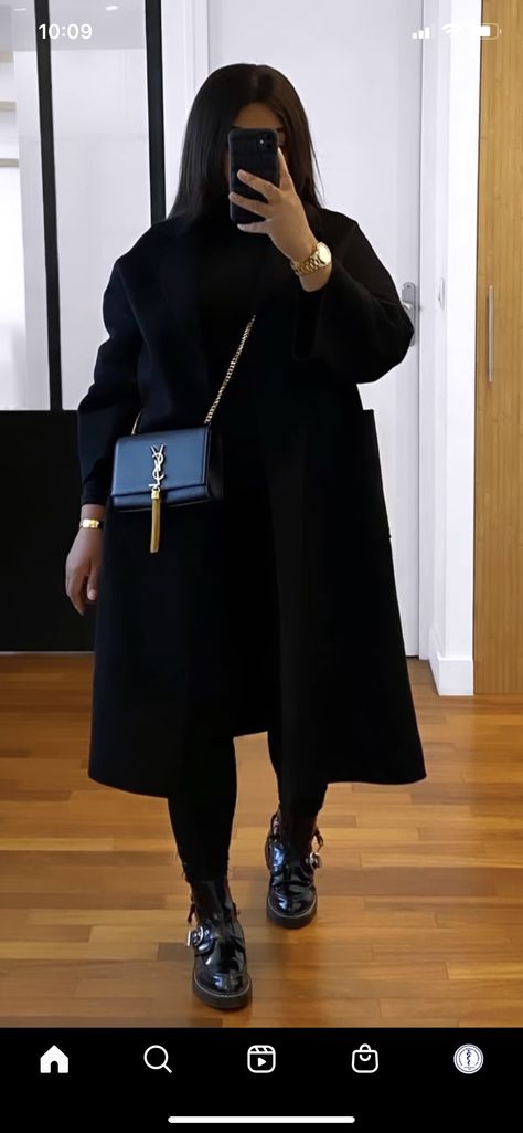 Winter Women Outfits 2022, Winter Casual Outfit Black Women, 2023 Winter Trends Women, Elegant Winter Outfits Black Women, Black Jeans Airport Outfit, Fall Wardrobe 2023 Black Women, Winter Wear Black Women, Black Female Suit Outfit, Black Woman Chic Outfit