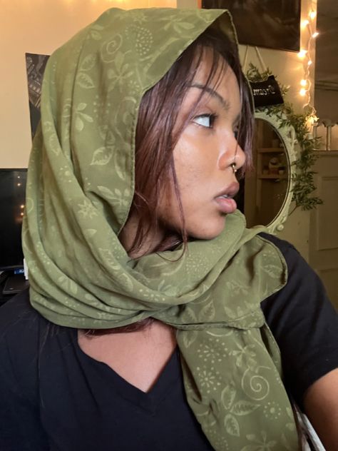 Head Scarf Outfit, Headscarf Fashion, Christian Veils, Scarf Aesthetic, Hair Scarf Styles, Head Scarf Styles, Scarf Outfit, Head Wrap Scarf, Side Profile